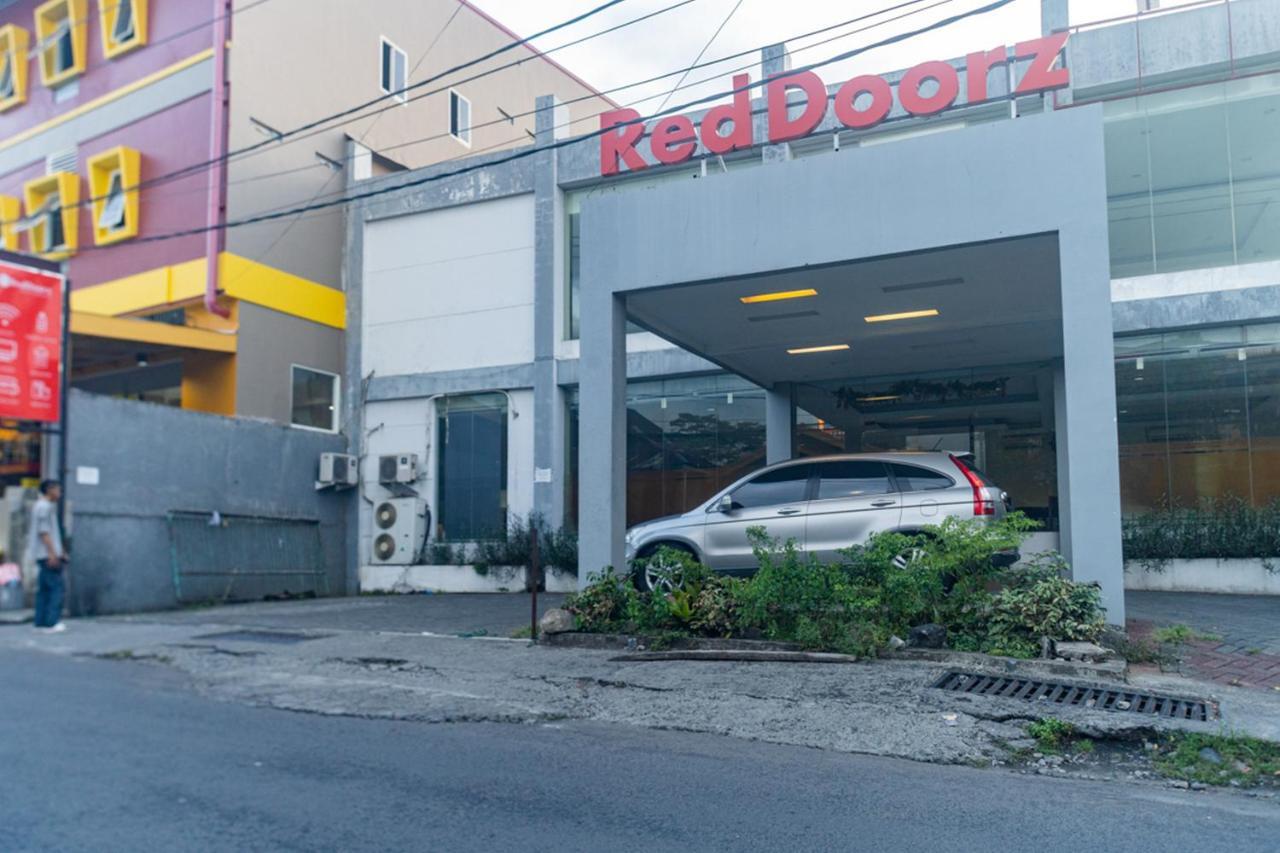 Reddoorz Near Bahu Mall Manado Malalayang Exterior photo