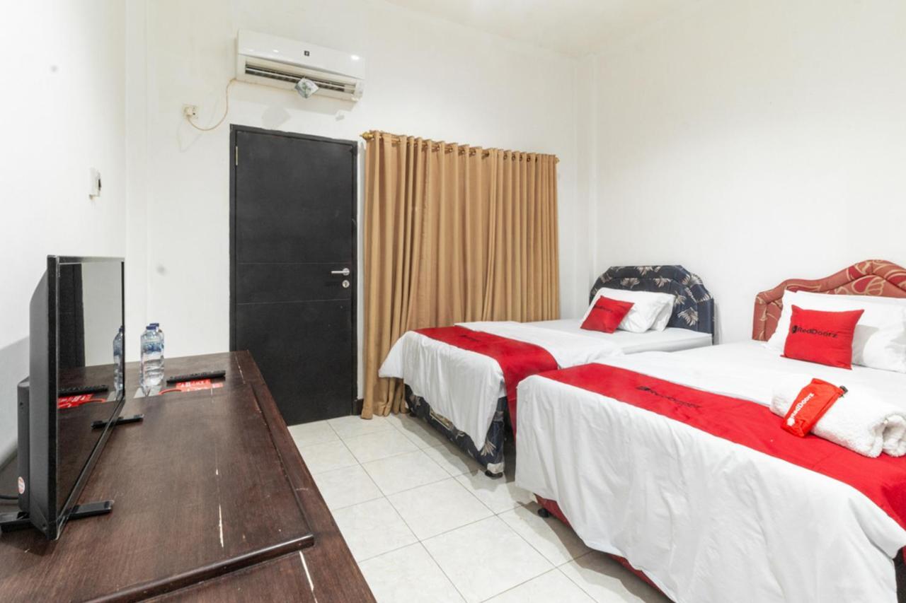 Reddoorz Near Bahu Mall Manado Malalayang Exterior photo